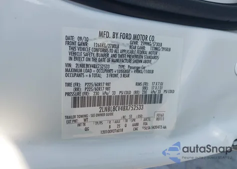 2011 Lincoln Town Car Signature Limited z USA, uszkodzony, nr VIN 2LNBL8CV4BX752533